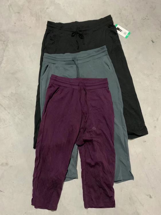 LADIES knit capri (2) LADIES knit capri (2)